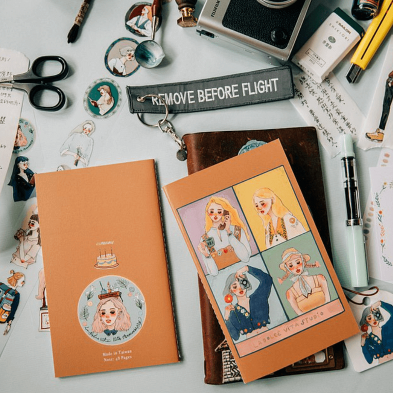 La Dolce Vita 10th Anniversary Notebook: The Song of Hundred Blooms