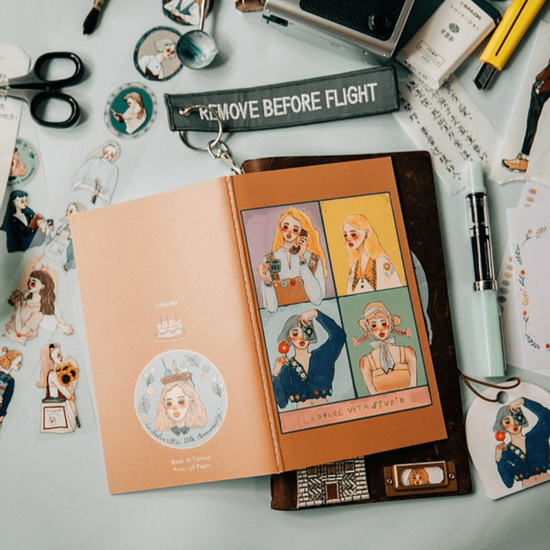 La Dolce Vita 10th Anniversary Notebook: The Song of Hundred Blooms